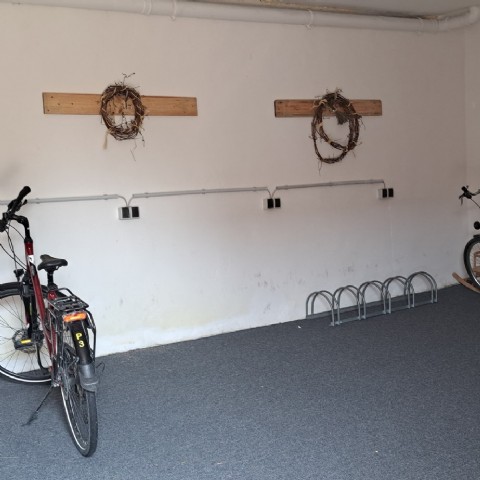 Radgarage mit E-Bike Ladestationen